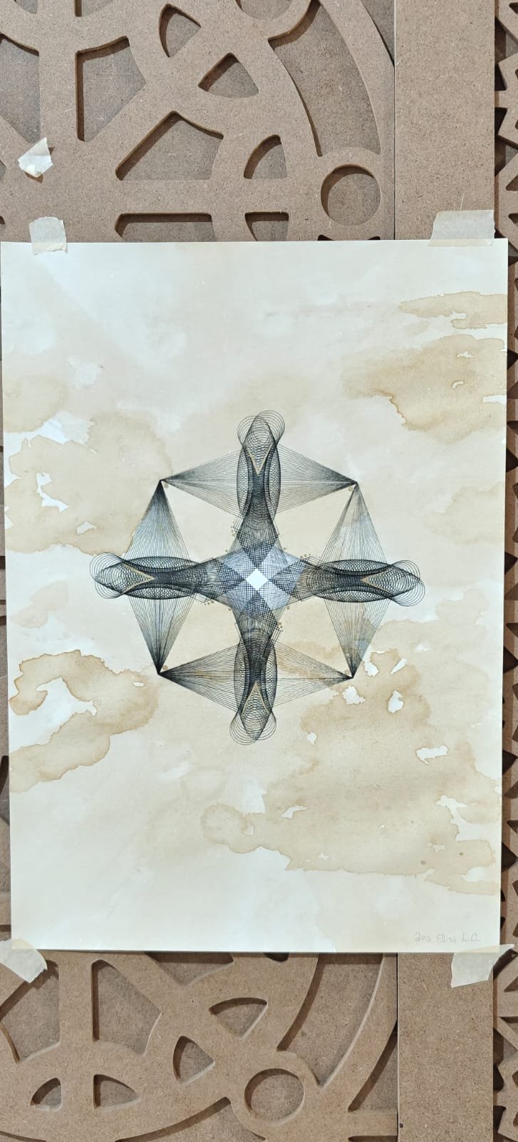 Geometria sobre papel café encima de una textura