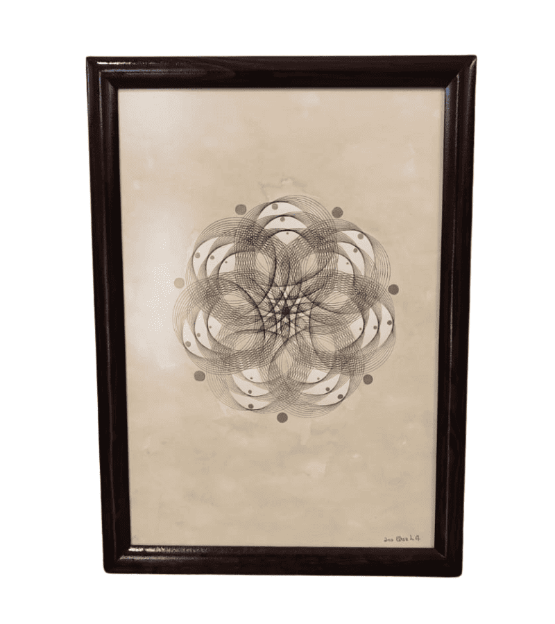 Geometria personalizada sobre papel de café con tinta negra